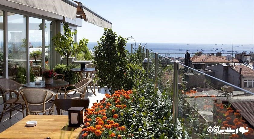 محوطه فضای باز بوفه صبحانه